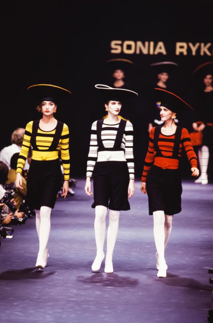 PARIS, FRANCE - OCTOBER: Models walk the runway at the Sonia Rykiel Ready to Wear Spring/Summer 1988-1989 fashion show during the Paris Fashion Week in October, 1988 in Paris, France. (Photo by Victor VIRGILE/Gamma-Rapho via Getty Images)